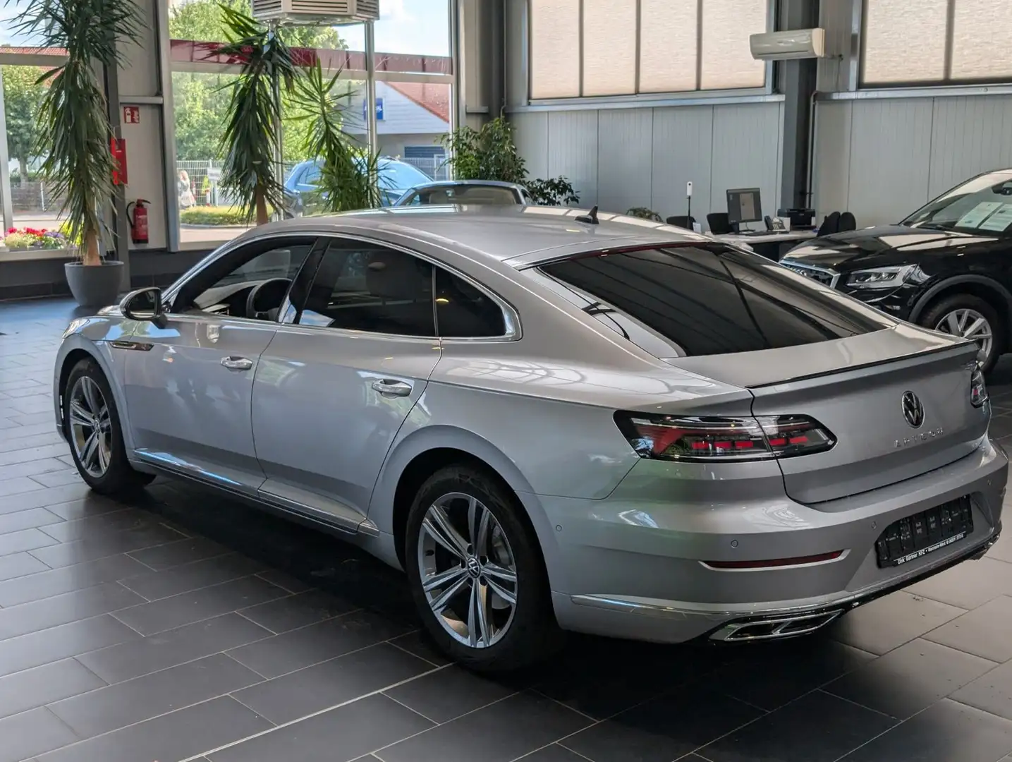 Volkswagen Arteon 2.0 TDI SCR DSG R-Line 8-fach Kamera Navi Silber - 2