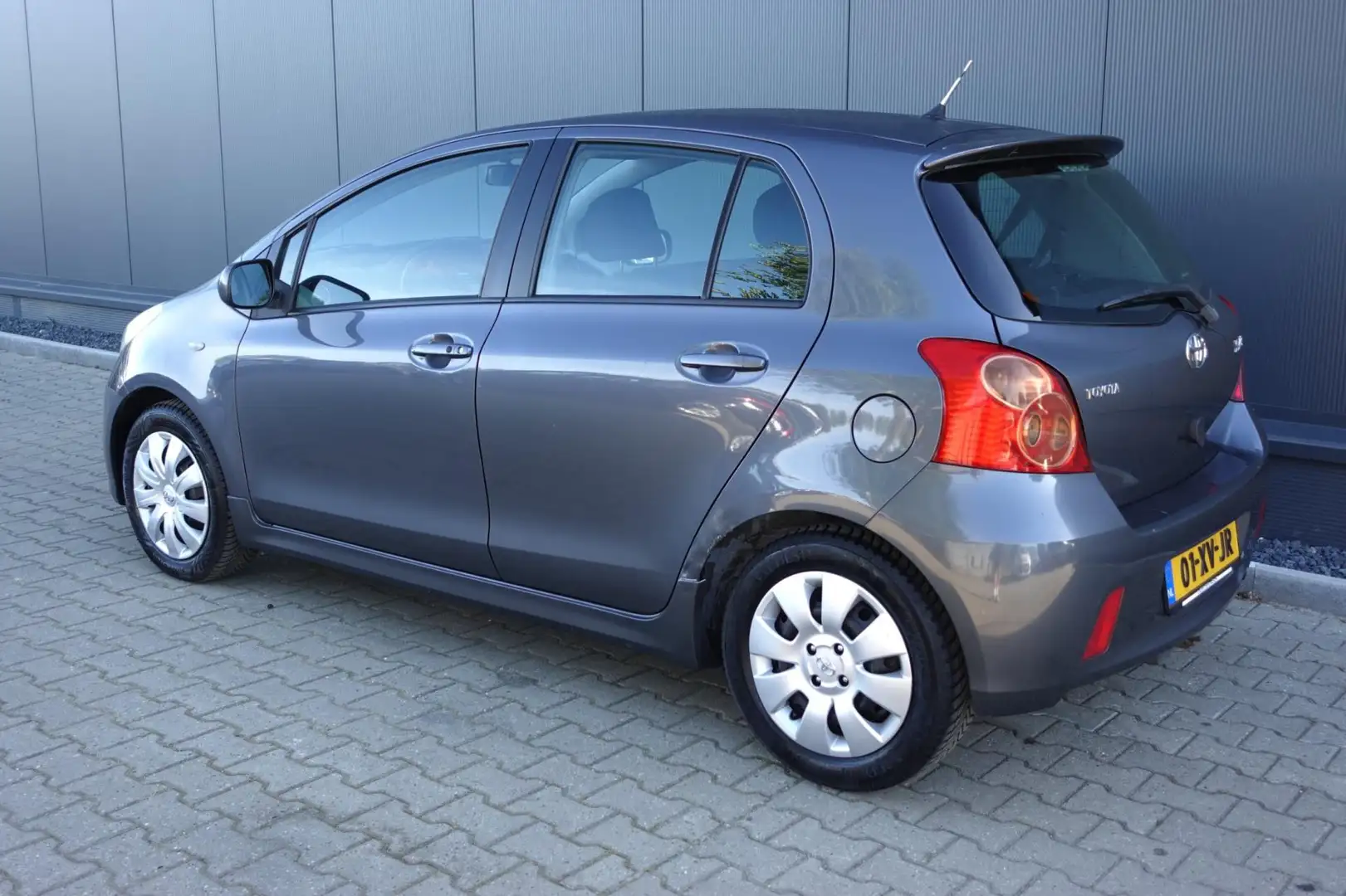 Toyota Yaris 1.8 VVTi TS 133 PK Grijs - 2