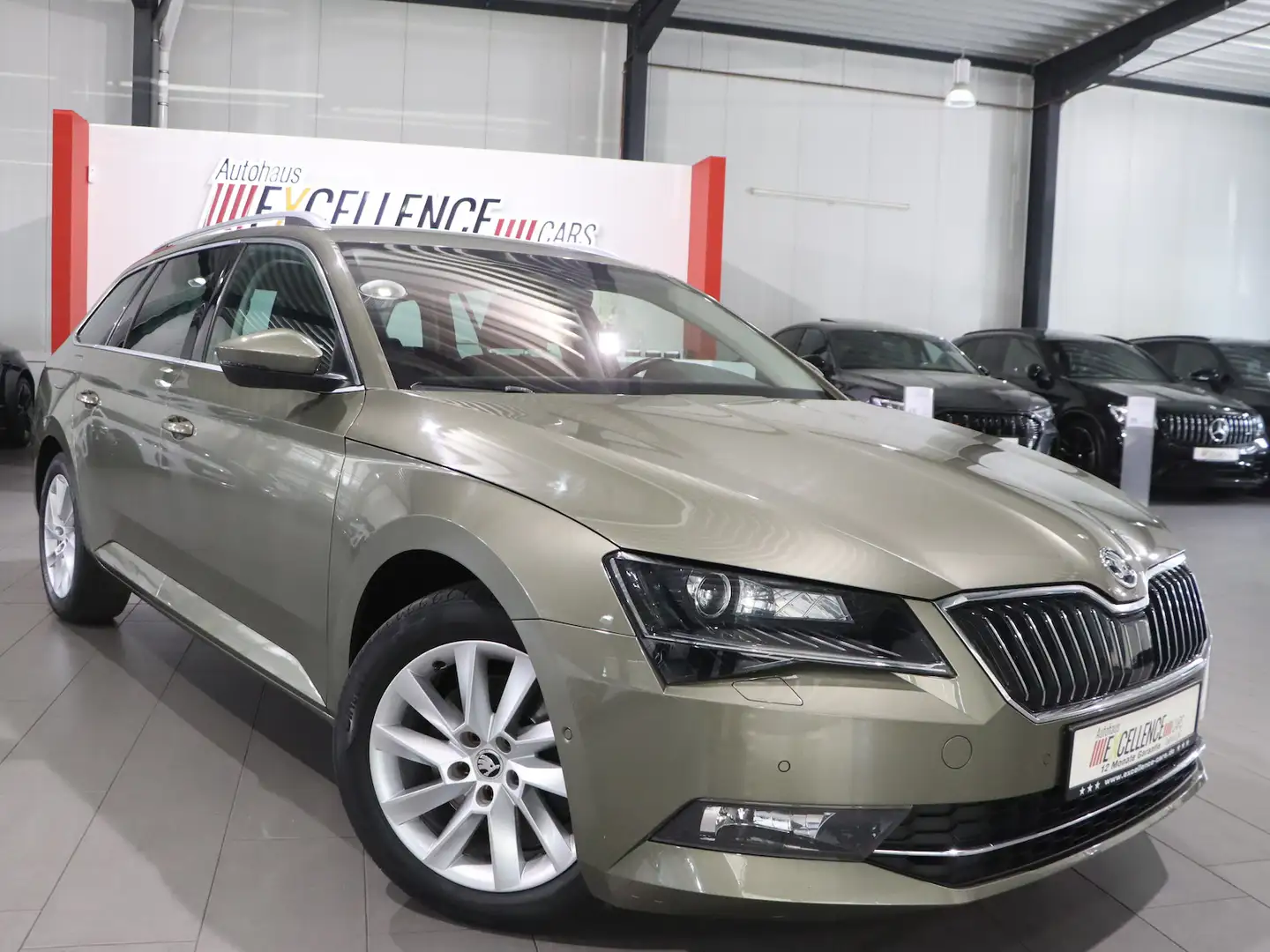 Skoda Superb Combi 1.6 TDI STYLE PREMIUM / XENON,LEDER Grün - 2