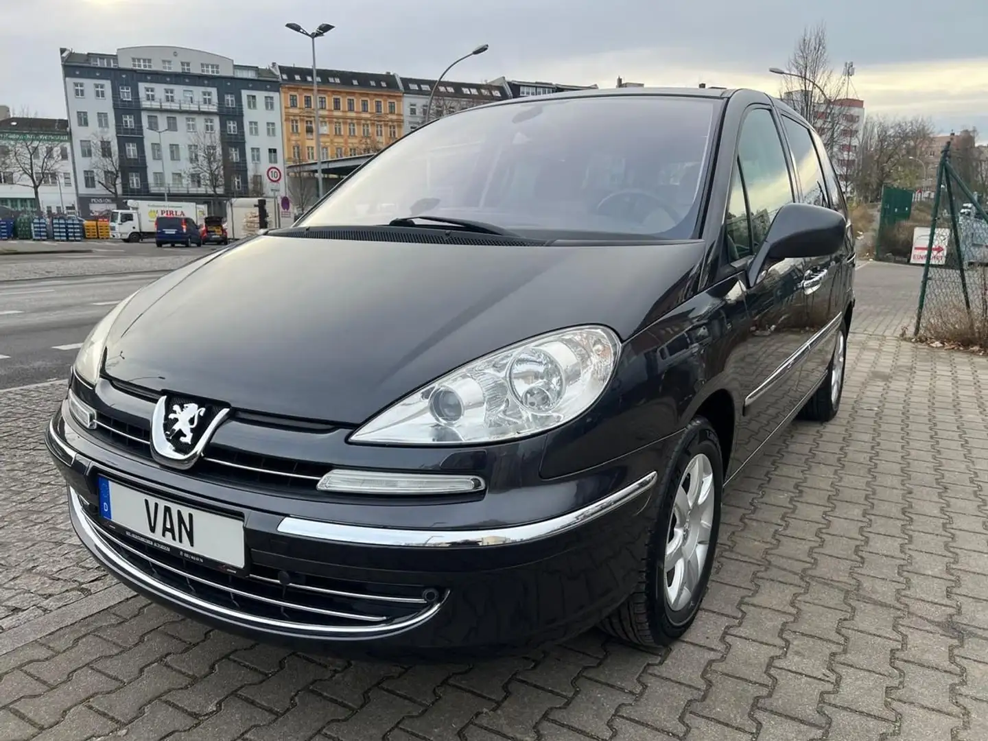 Peugeot 807 2.0 HDI Allure,Klima,PDC,MEM,7Sitzer,1Hand Grijs - 2