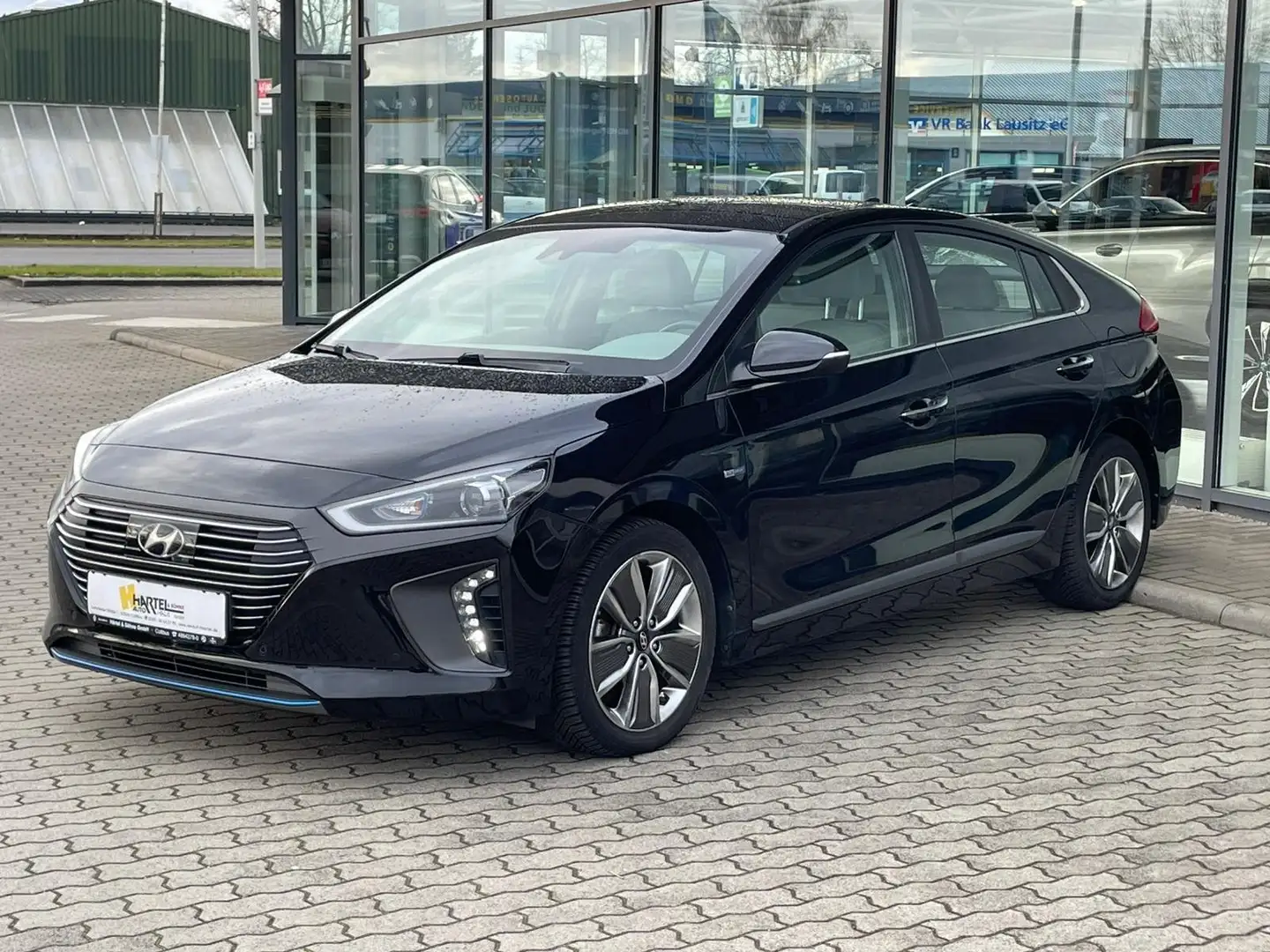 Hyundai IONIQ 1.6 GDI Hybrid, Premium Hybrid Schwarz - 2