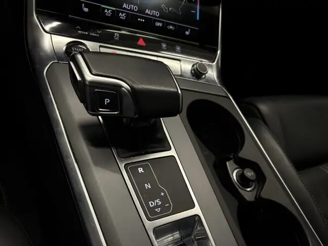 Audi A6 view 11