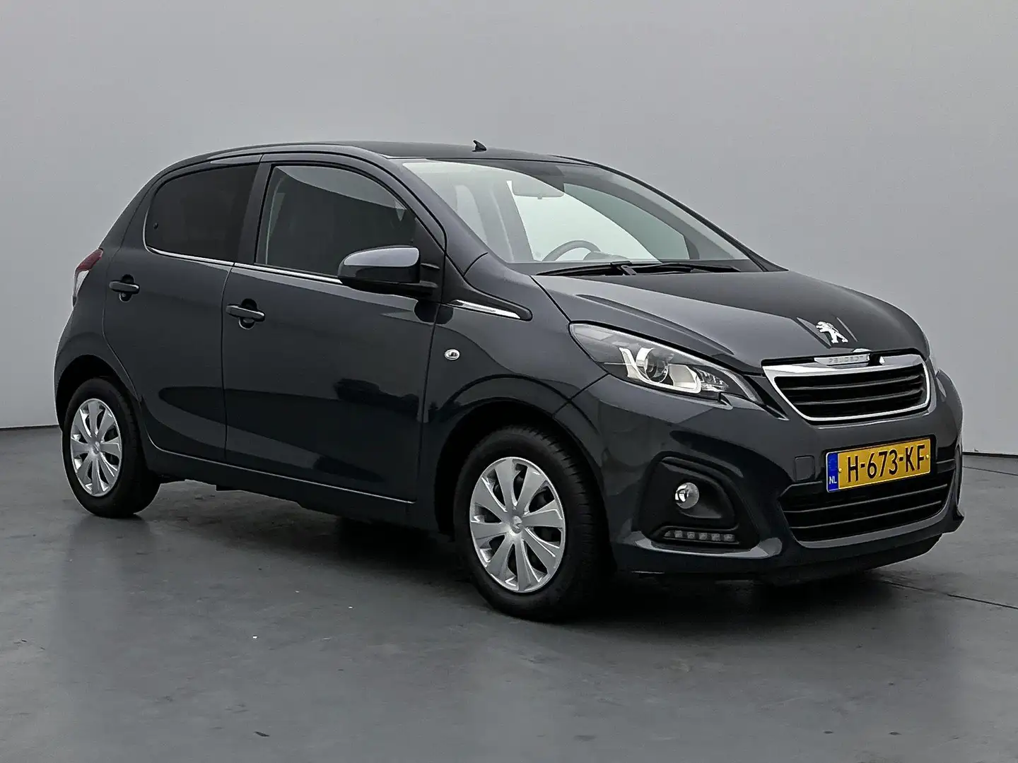 Peugeot 108 Active 72pk | Airco | Elektrische ramen | Centrale Grijs - 2