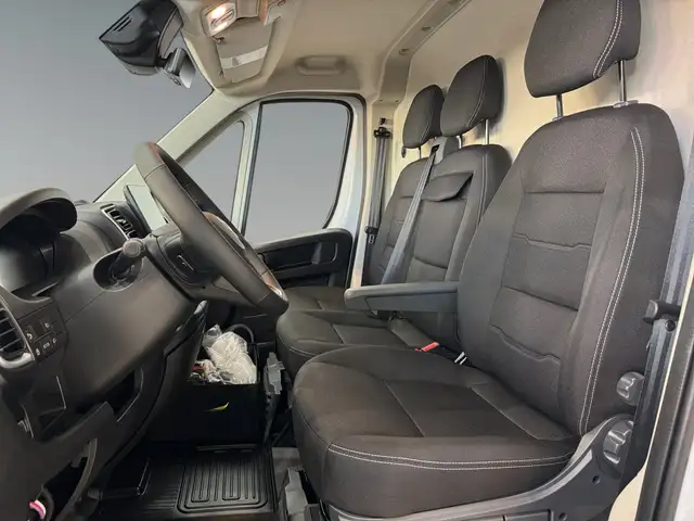 Toyota Proace Max view 9