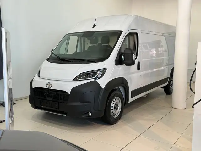 Toyota Proace Max view 2