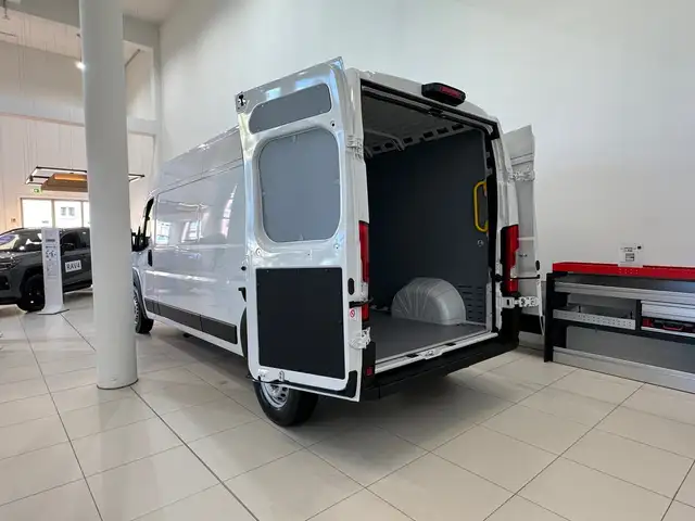 Toyota Proace Max view 4