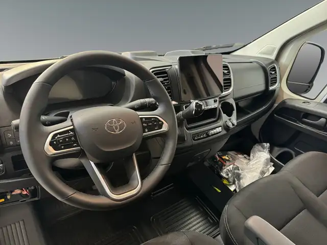 Toyota Proace Max view 11
