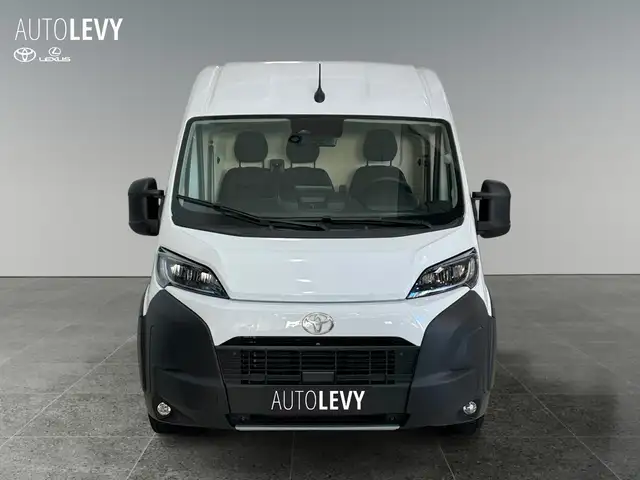 Toyota Proace Max view 8