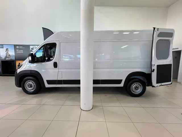 Toyota Proace Max view 3