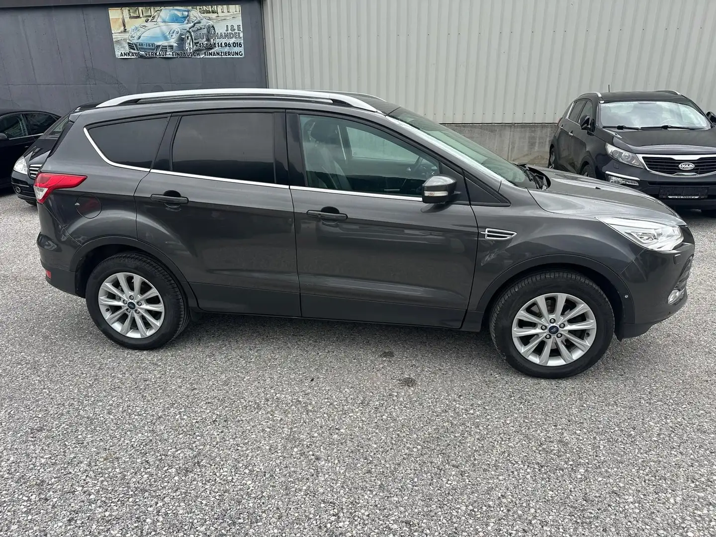 Ford Kuga 2,0 TDCi Titanium 4x4 Grau - 2