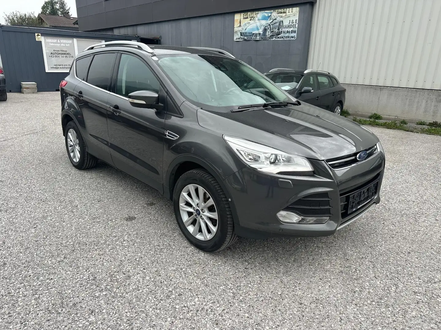 Ford Kuga 2,0 TDCi Titanium 4x4 Grau - 1