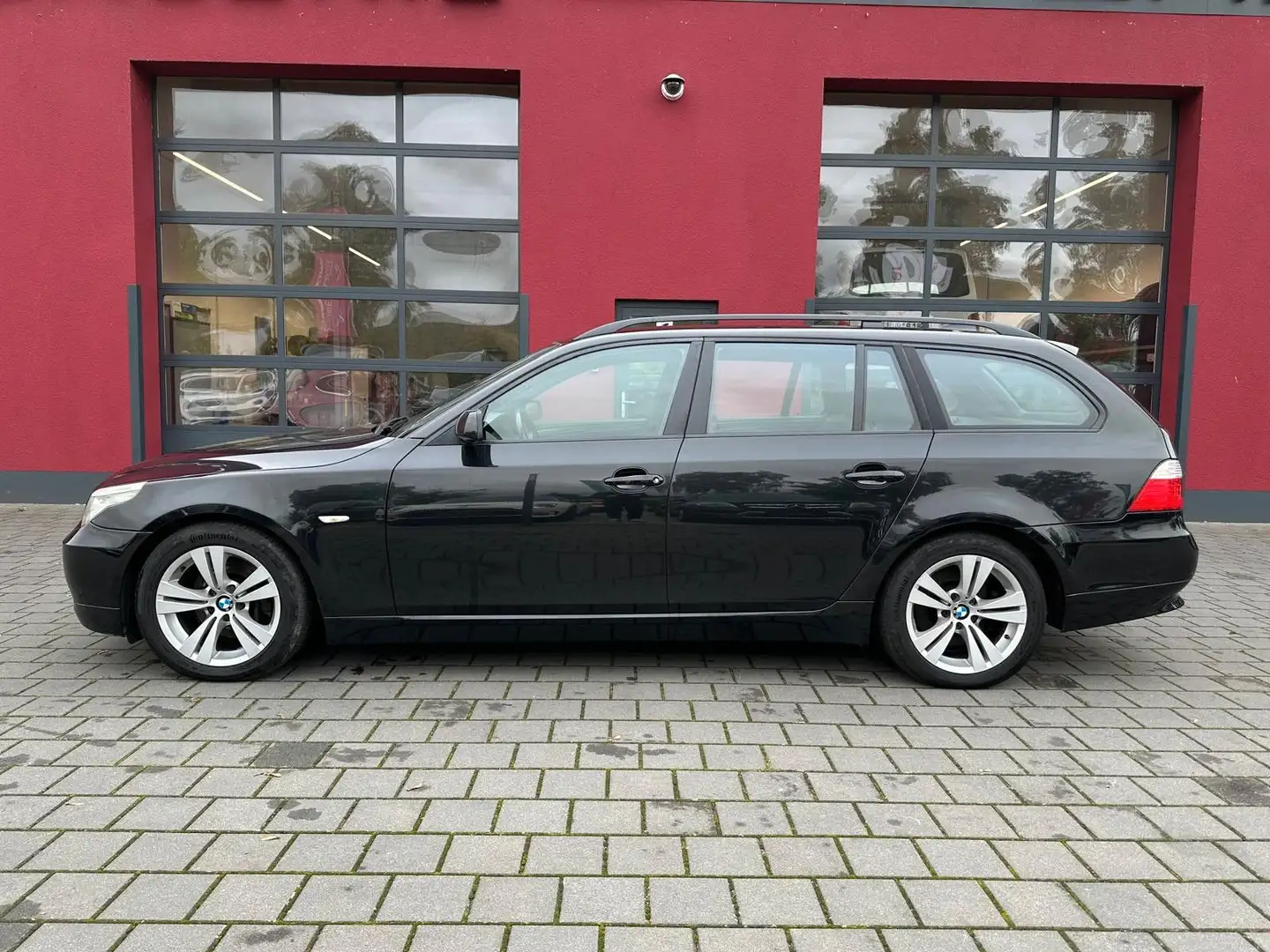 BMW 525 d Touring Edition Lifestyle/STANDZ/AHK/NAVI/ Schwarz - 2