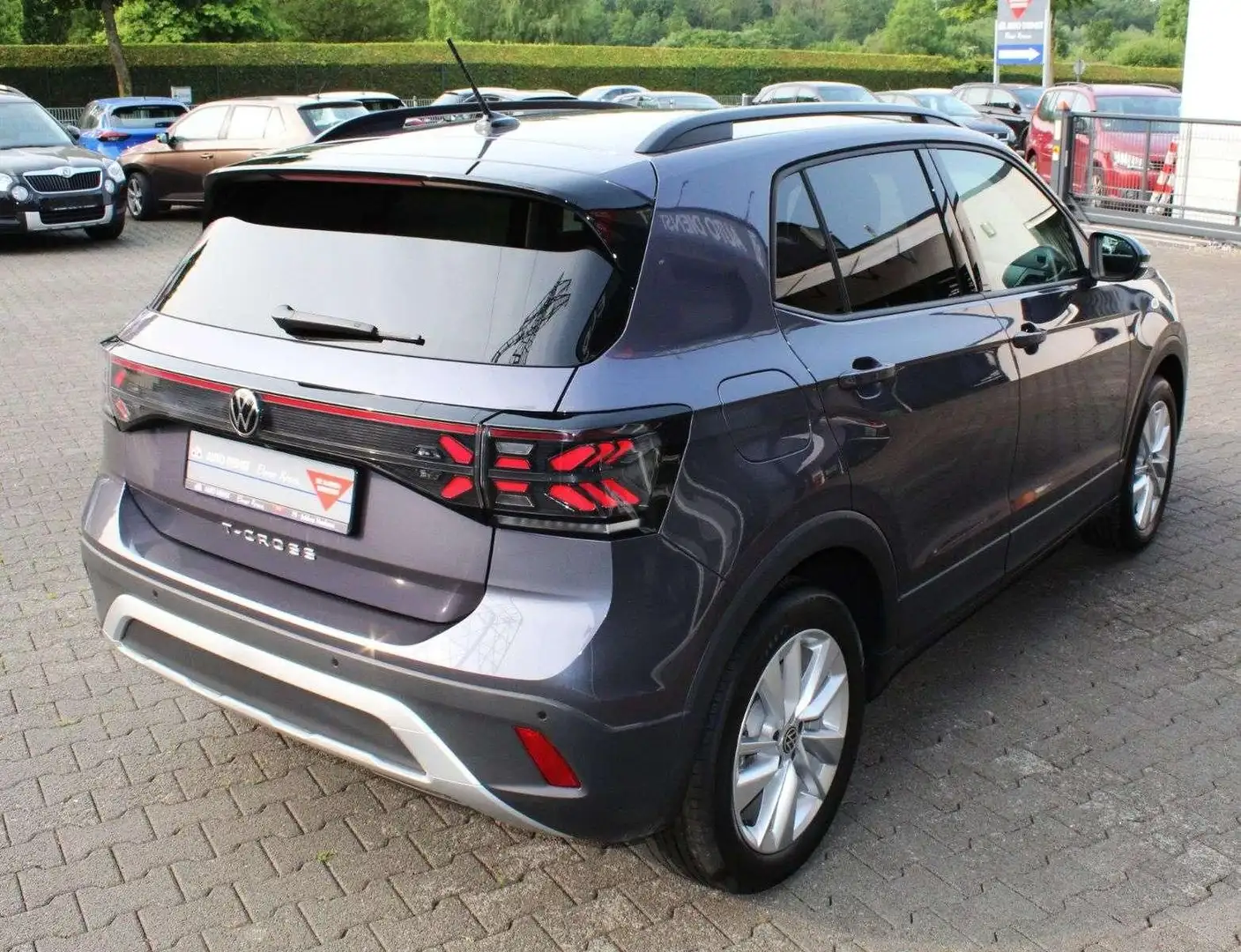Volkswagen T-Cross 1.0 TSI 85 kW/115PS Life, DSG Gris - 2