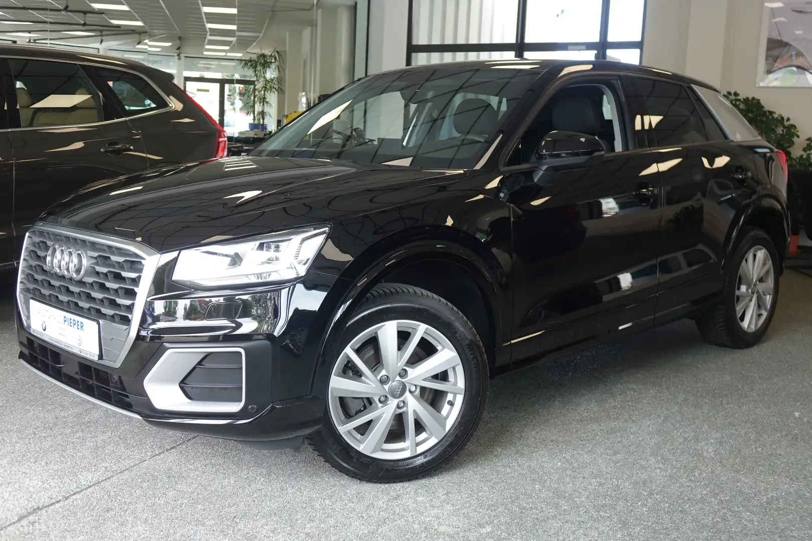 Audi Q2 sport 1.4 TFSI +Navi+LED+Keyless+PDC+Tempomat+ Černá - 2