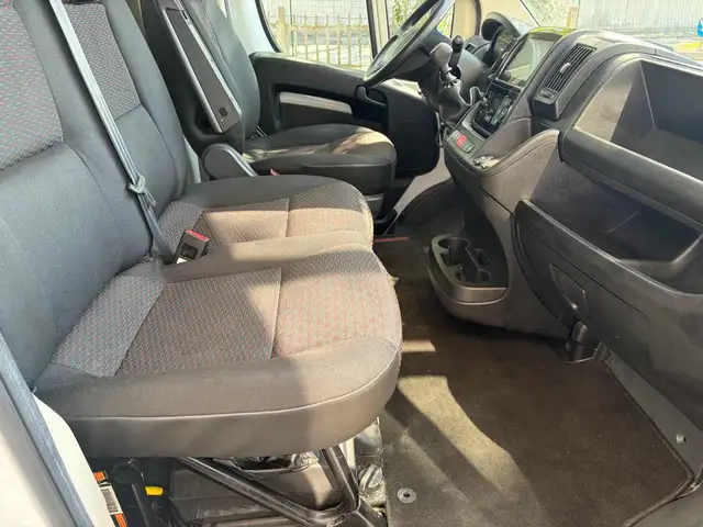 Opel Movano view 10