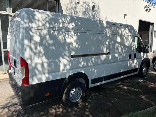 Opel Movano view 6