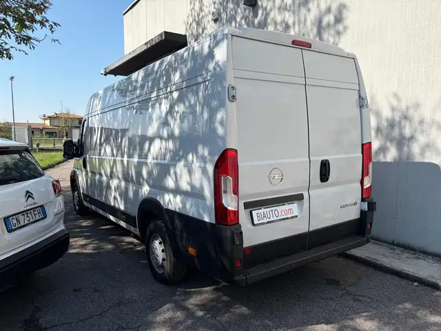 Opel Movano view 8