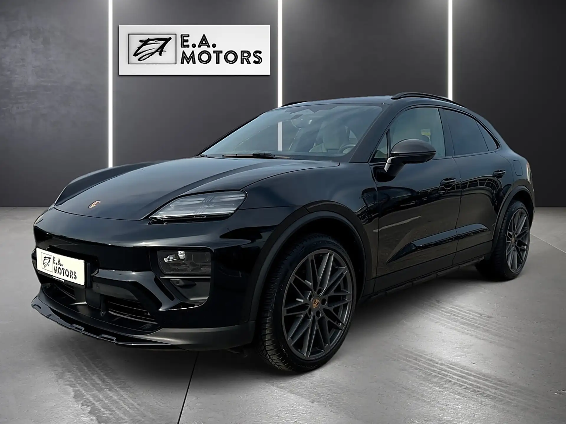 Porsche Macan 4 Electric 2024 검정 사진 1