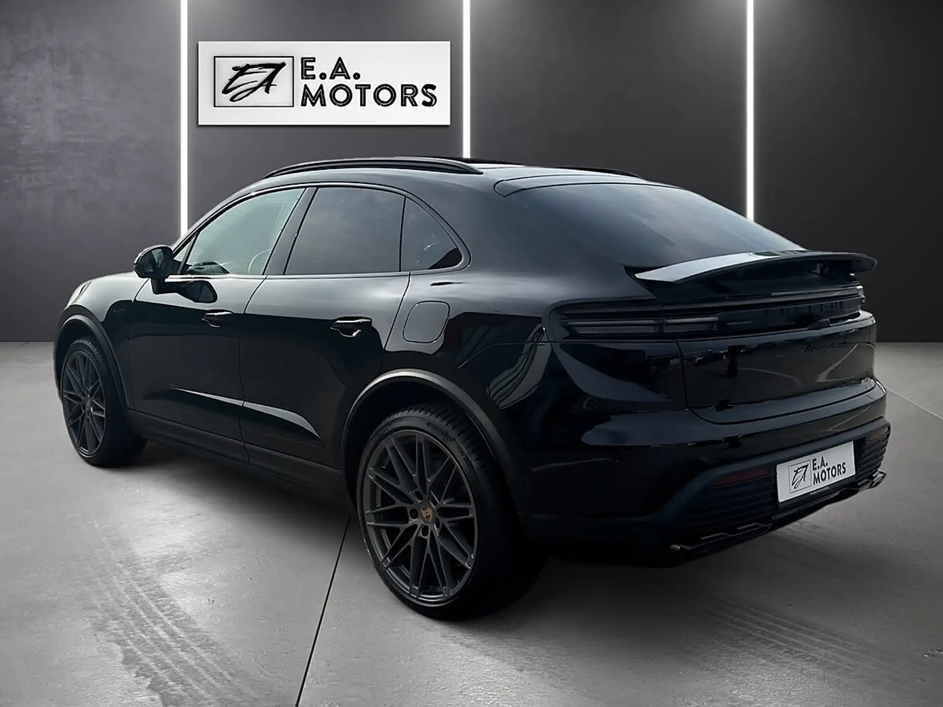Porsche Macan 4 Electric 2024 검정 사진 7