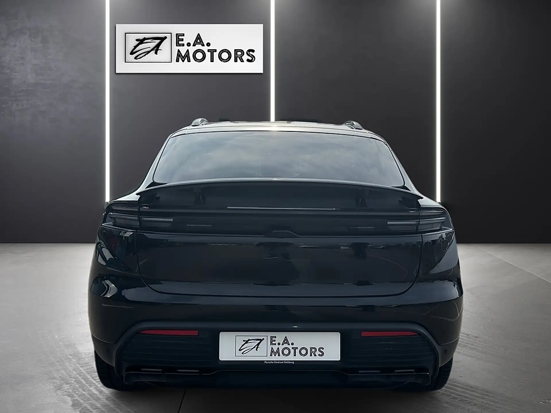 Porsche Macan 4 Electric 2024 검정 사진 6