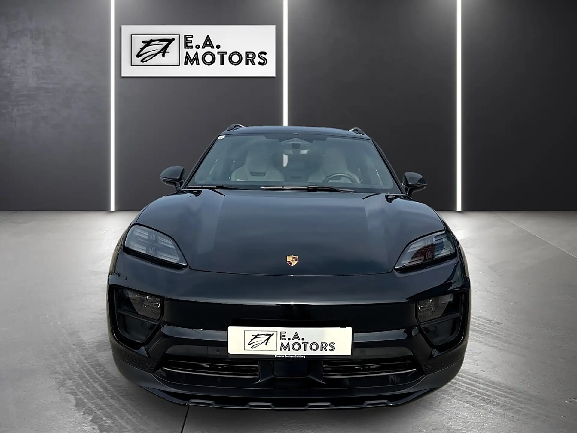 Porsche Macan 4 Electric 2024 검정 사진 2