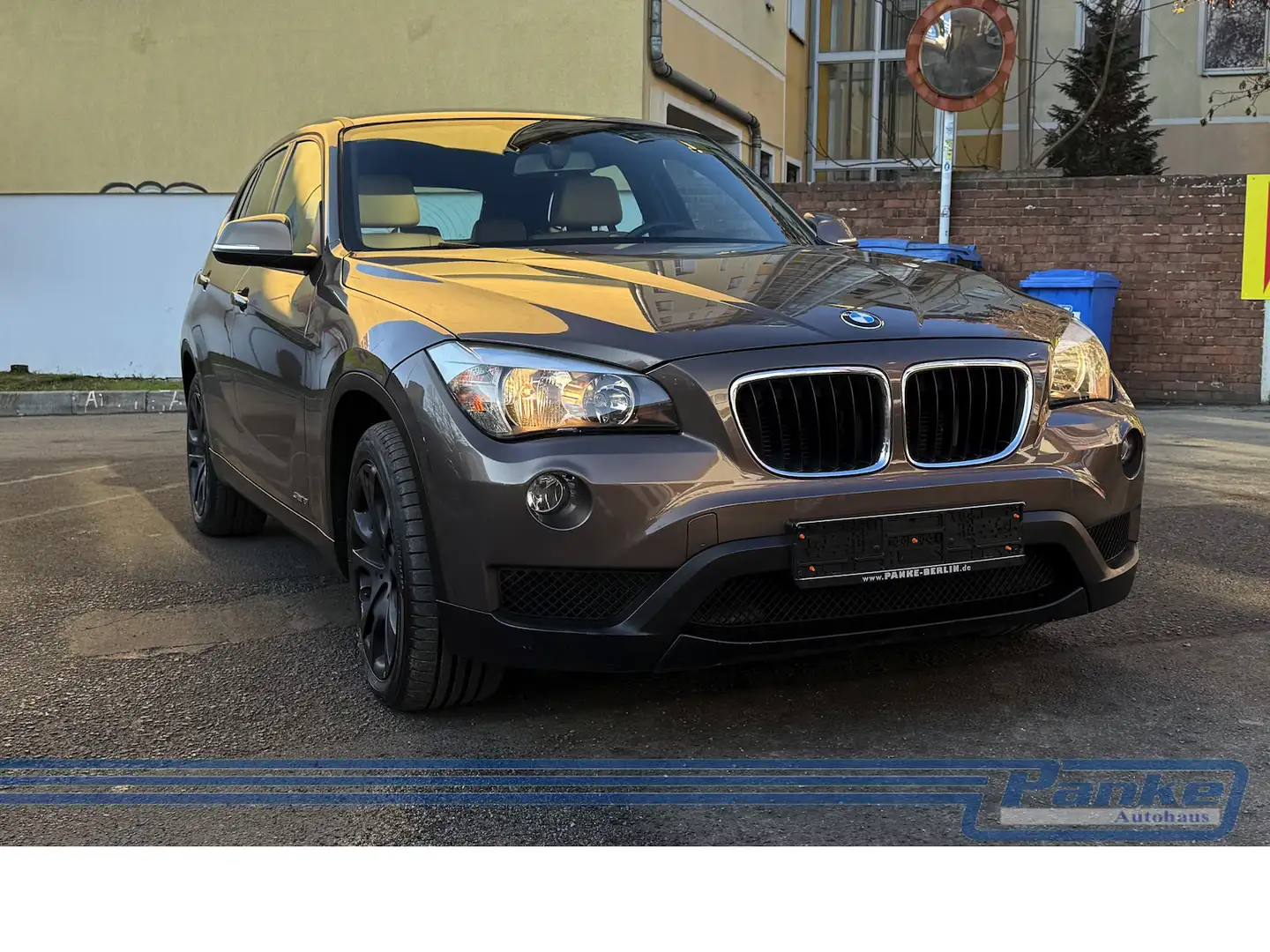 BMW X1 18 i sDrive Aut.*NAV*SHZ*Leder*USB*AC* Braun - 1
