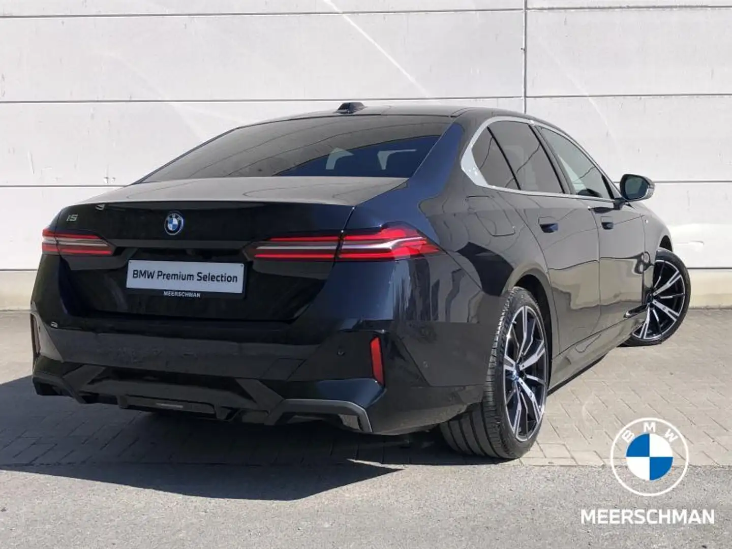 BMW i5 360c pano trekh hud comfseats Zwart - 2