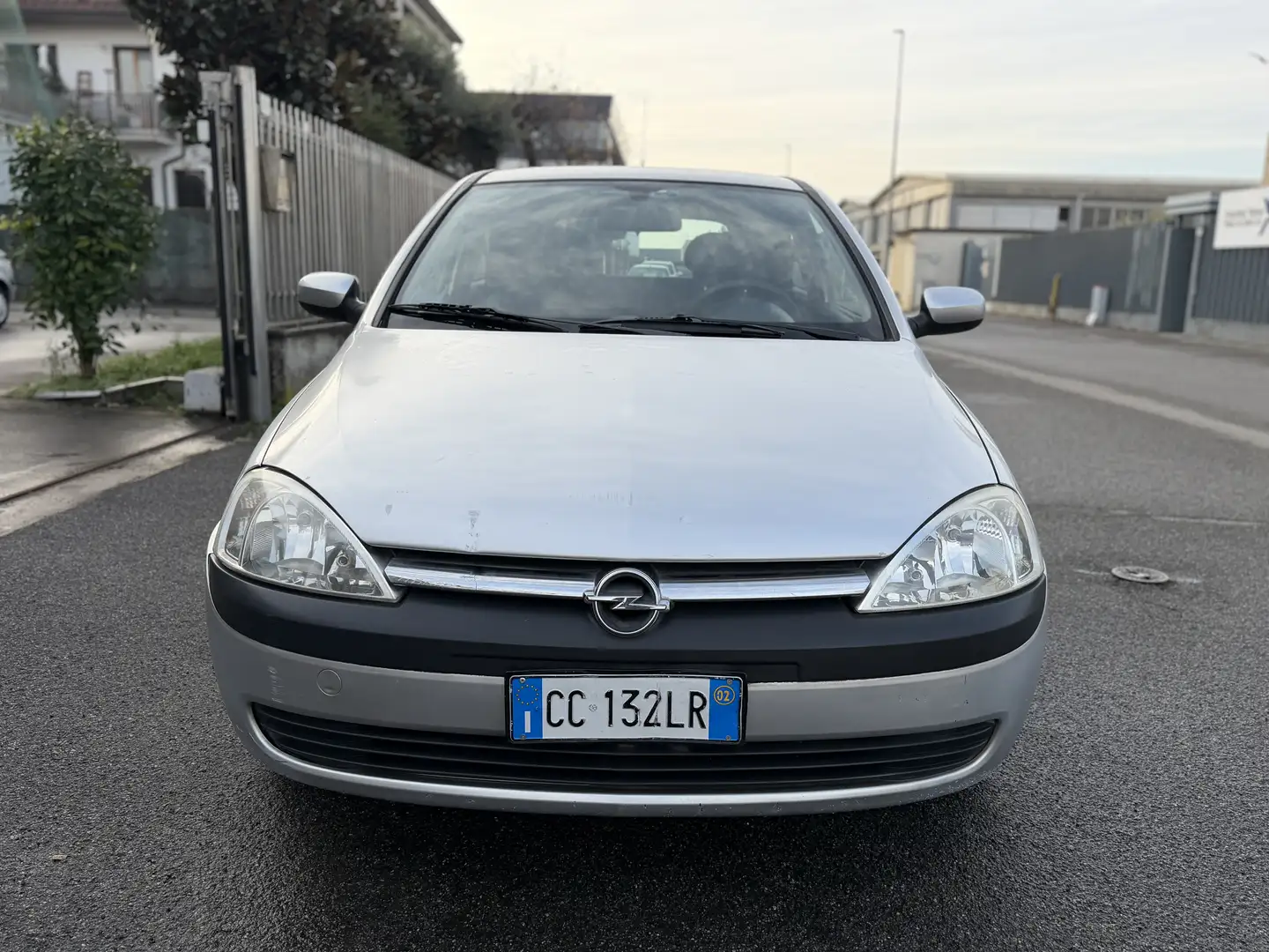 Opel Corsa Euro 4 3p 1.0 Comfort Plateado - 2