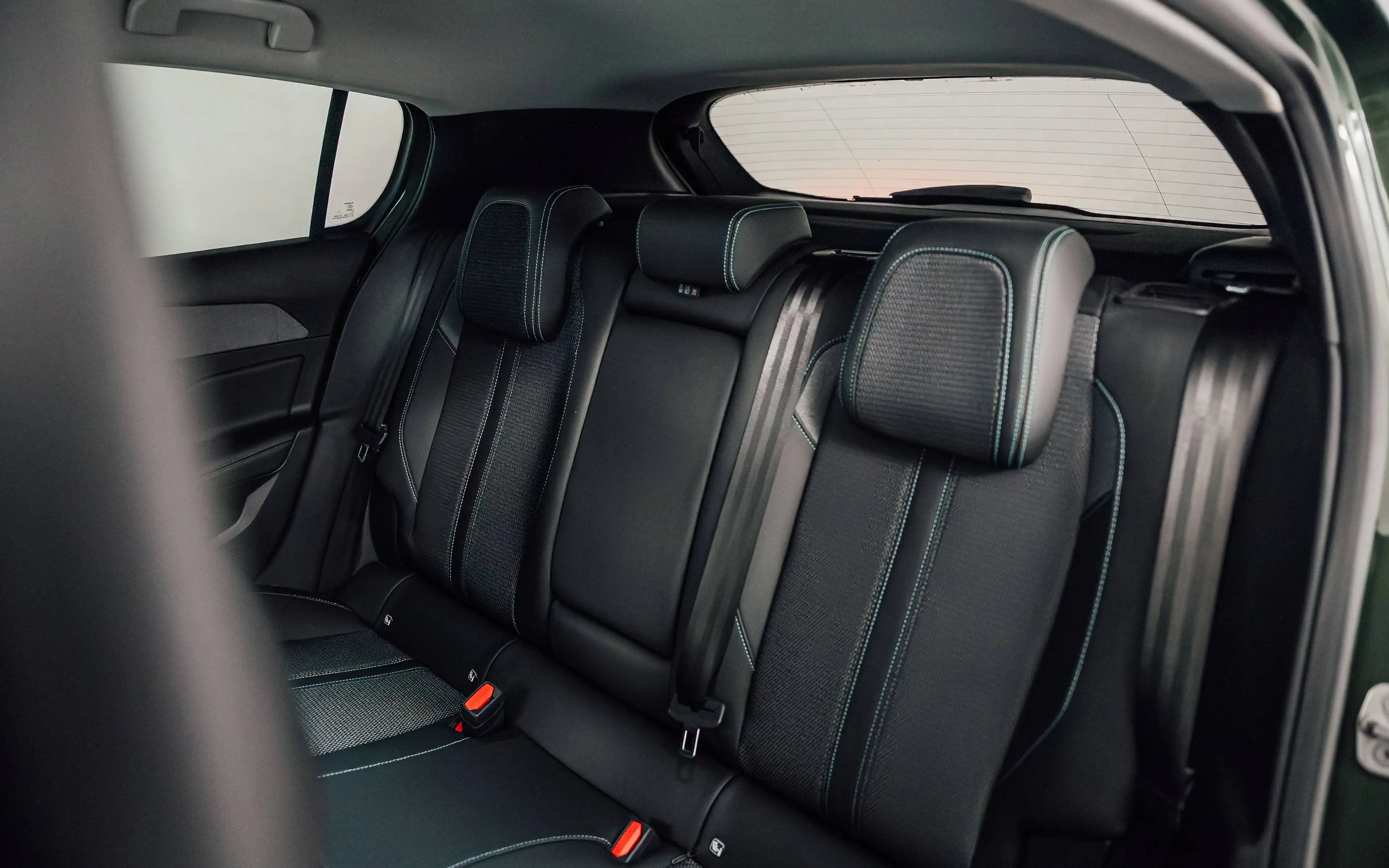 Peugeot 308 308 1.2 PureTech Allure S — photo 8