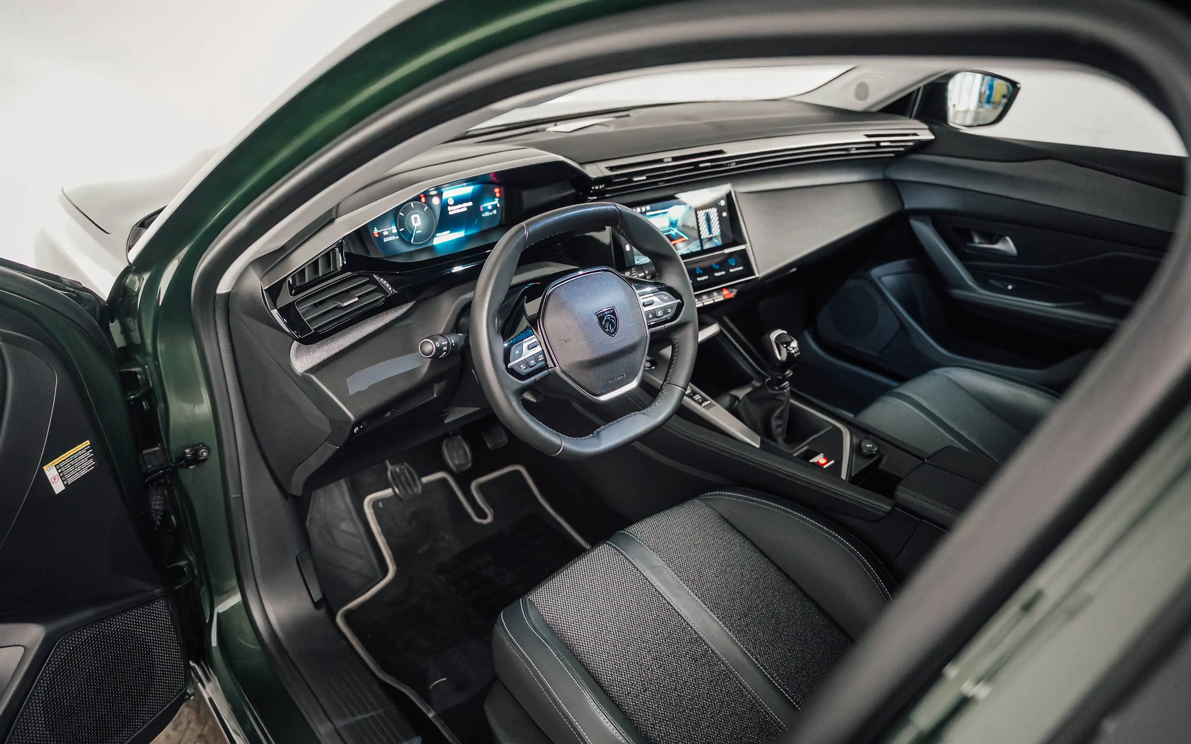 Peugeot 308 308 1.2 PureTech Allure S — photo 9