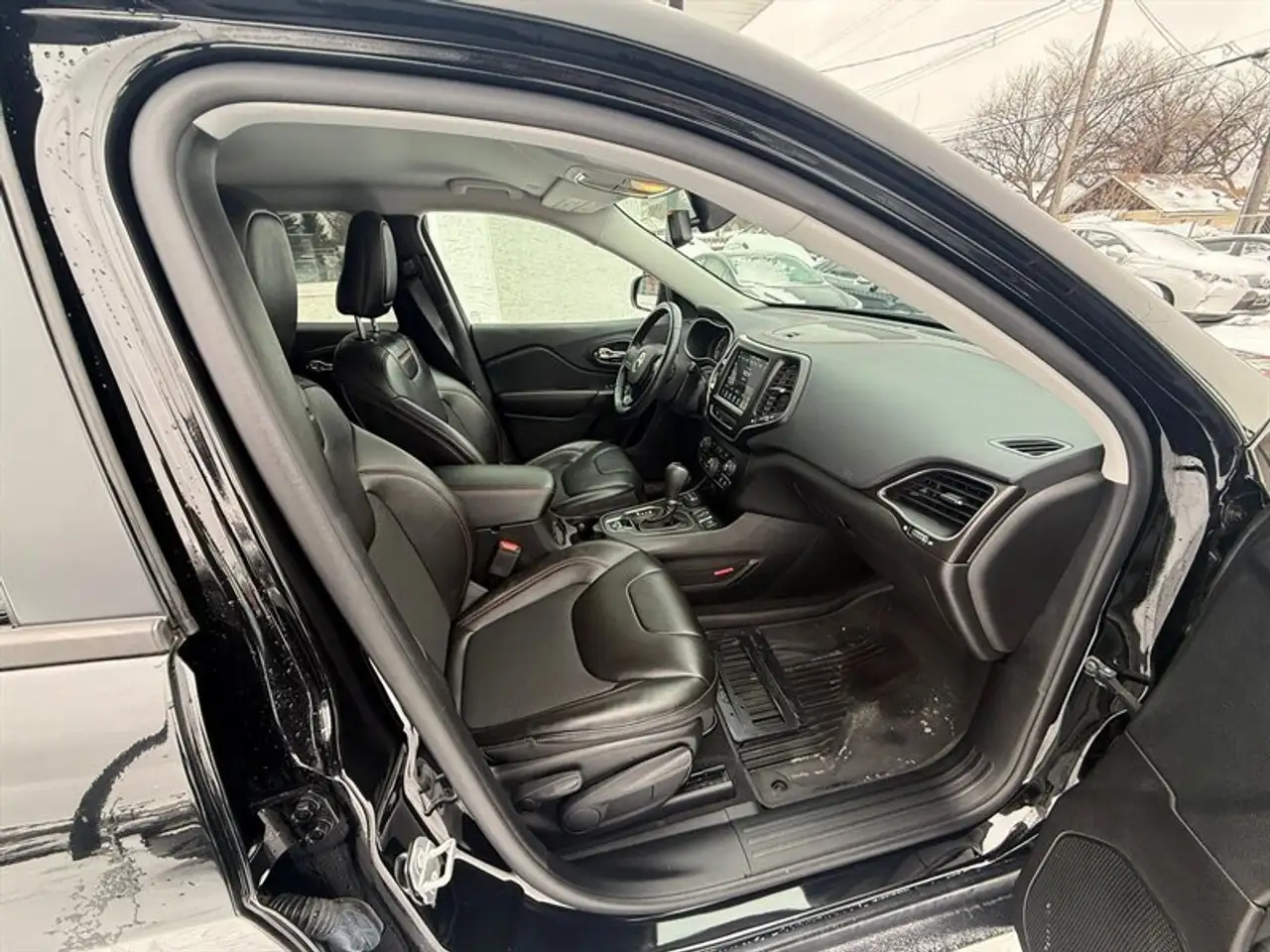 Jeep Cherokee photo Jeep Cherokee