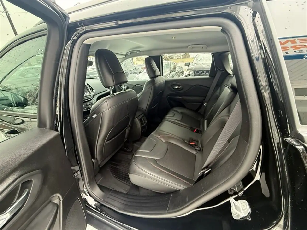 Jeep Cherokee снимка Jeep Cherokee
