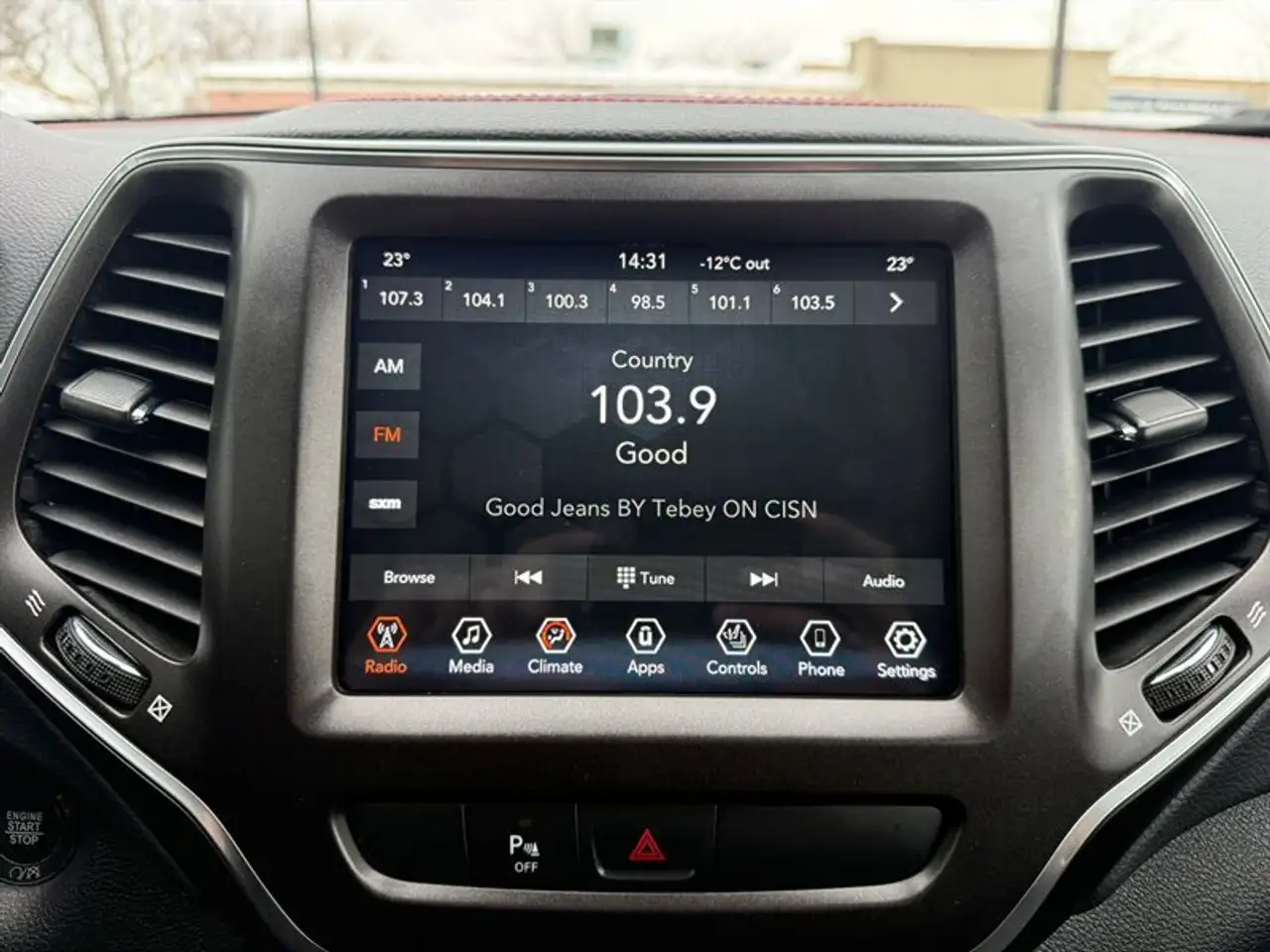 Jeep Cherokee снимка Jeep Cherokee