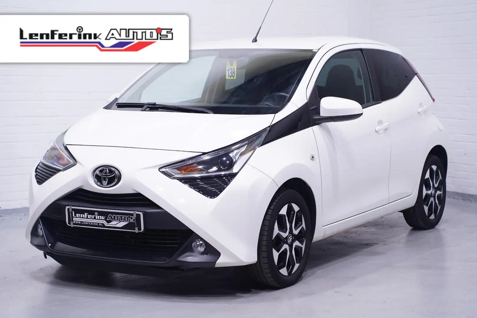 Toyota Aygo 1.0 VVT-i x-joy Climate control Camera Apple Carpl Wit - 1