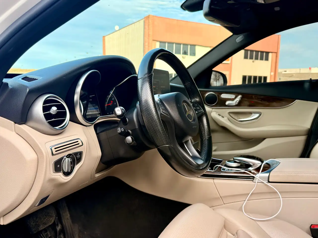 Mercedes-Benz C-Class снимка Mercedes-Benz C-Class