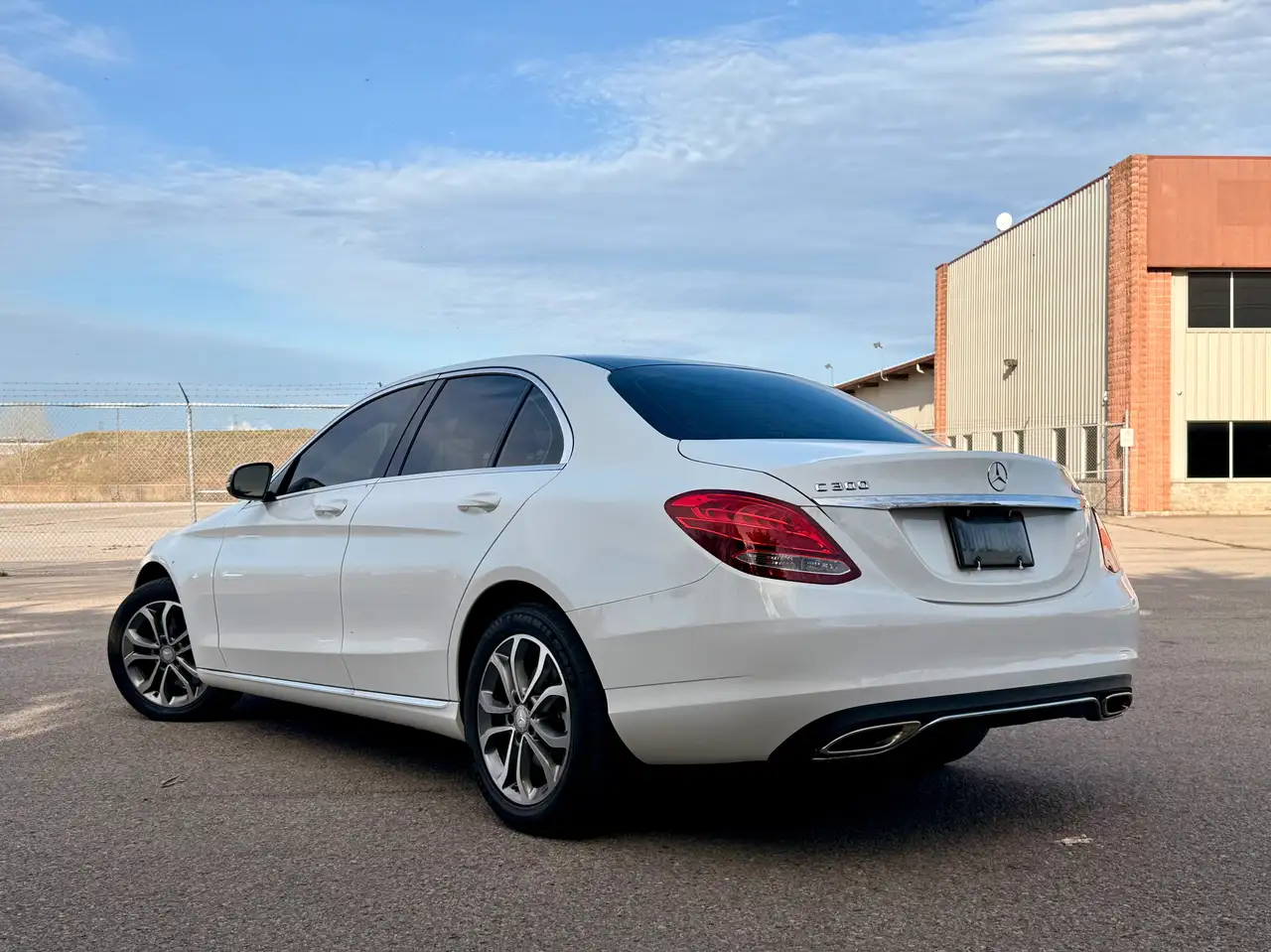 Mercedes-Benz C-Class снимка Mercedes-Benz C-Class