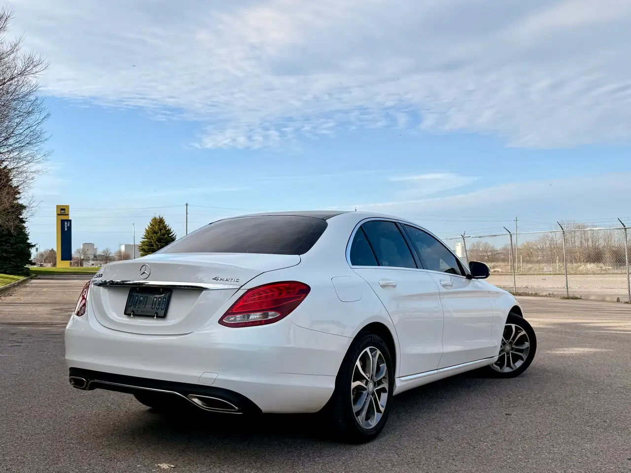 Mercedes-Benz C-Class снимка Mercedes-Benz C-Class