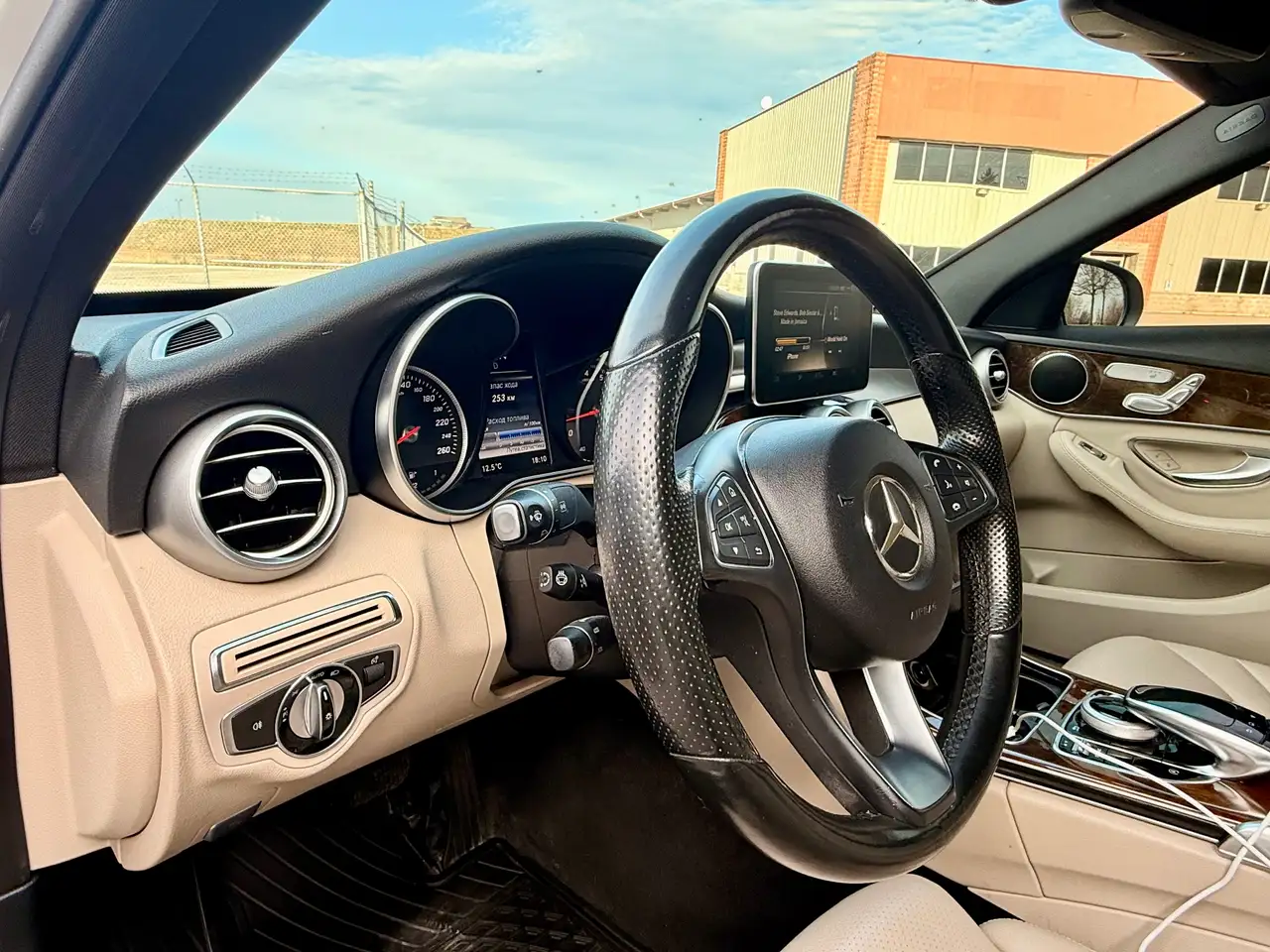Mercedes-Benz C-Class снимка Mercedes-Benz C-Class