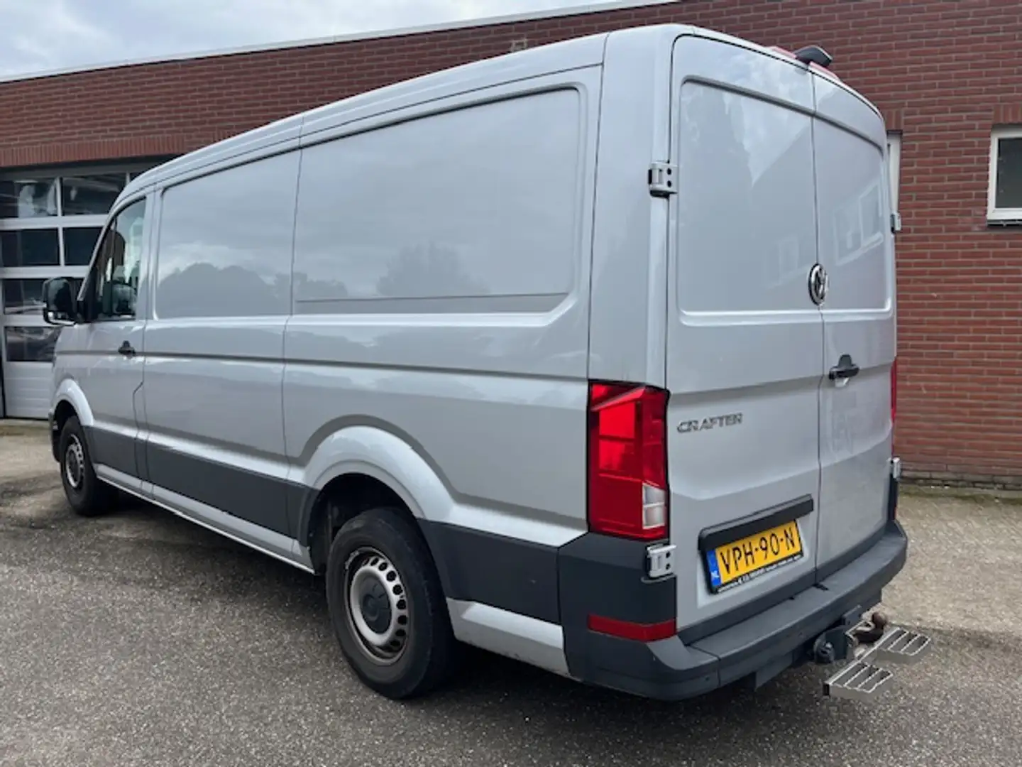 Volkswagen Crafter 35 2.0 TDI 140pk L3H2 App-Connect Grijs - 2