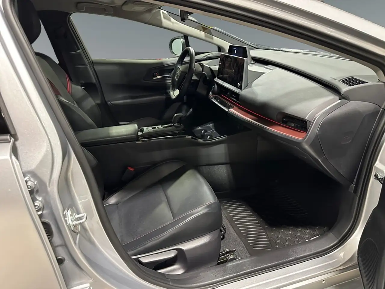 Toyota Prius Prime снимка Toyota Prius Prime