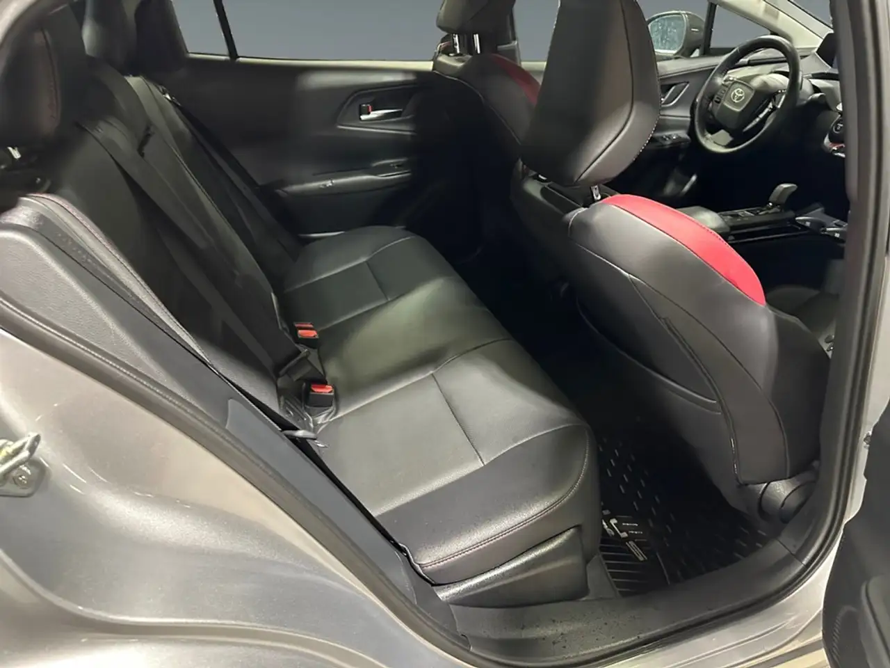 Toyota Prius Prime снимка Toyota Prius Prime