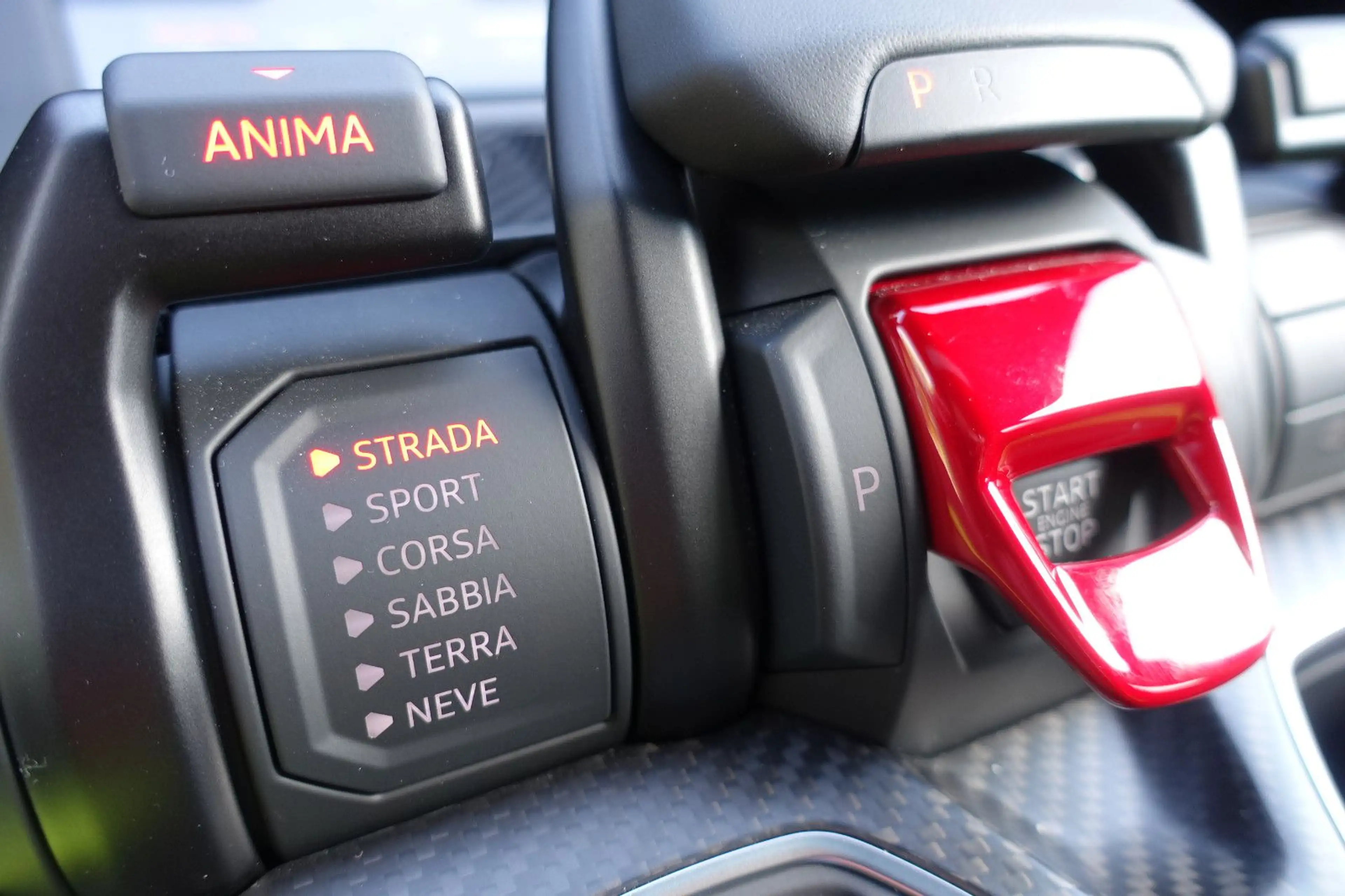 Lamborghini Urus 4.0 V8 PHEV SE B&O PANO CARB 360° DARK-PACK — photo 9