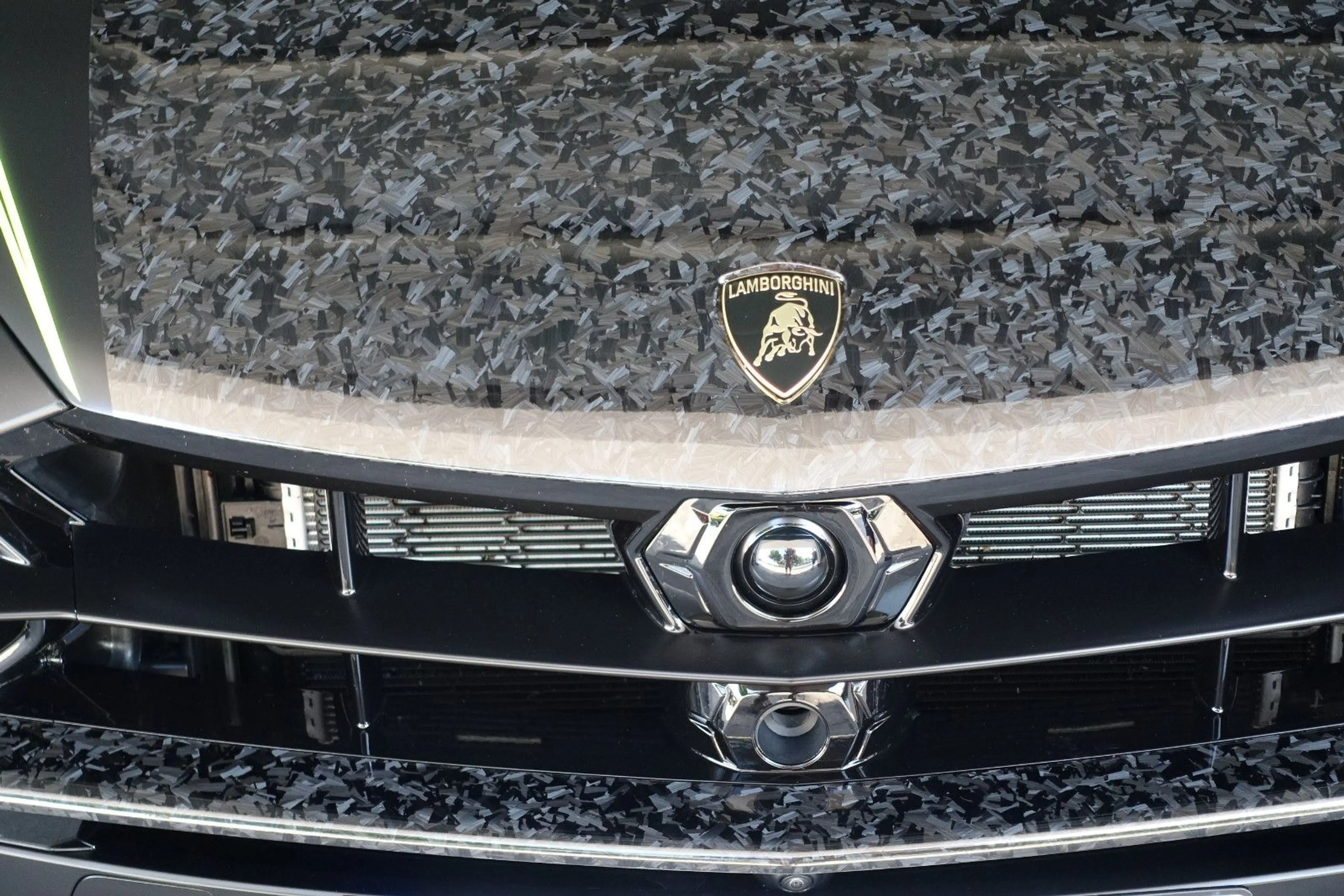 Lamborghini Urus 4.0 V8 PHEV SE B&O PANO CARB 360° DARK-PACK — photo 24