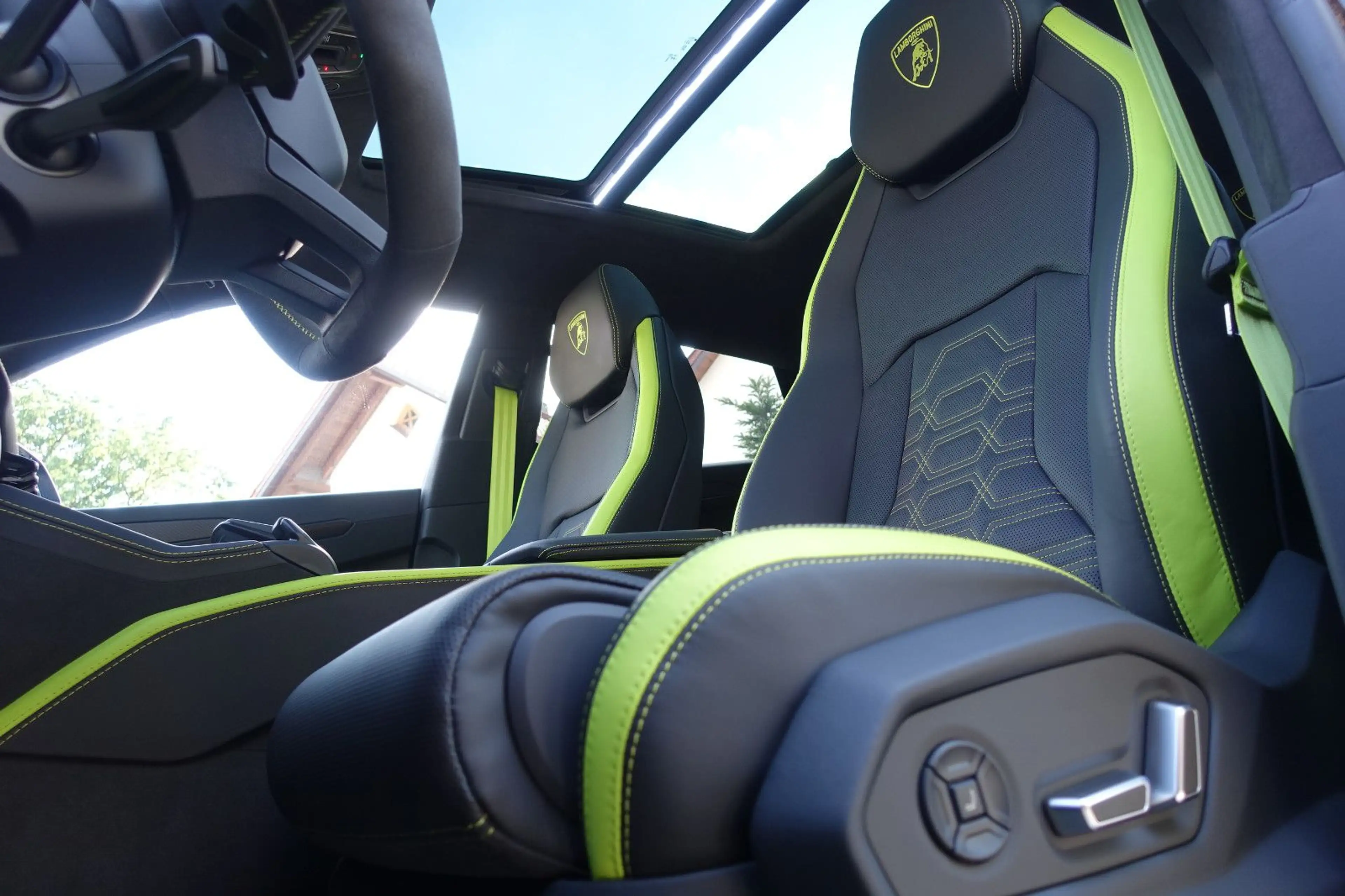 Lamborghini Urus 4.0 V8 PHEV SE B&O PANO CARB 360° DARK-PACK — photo 10