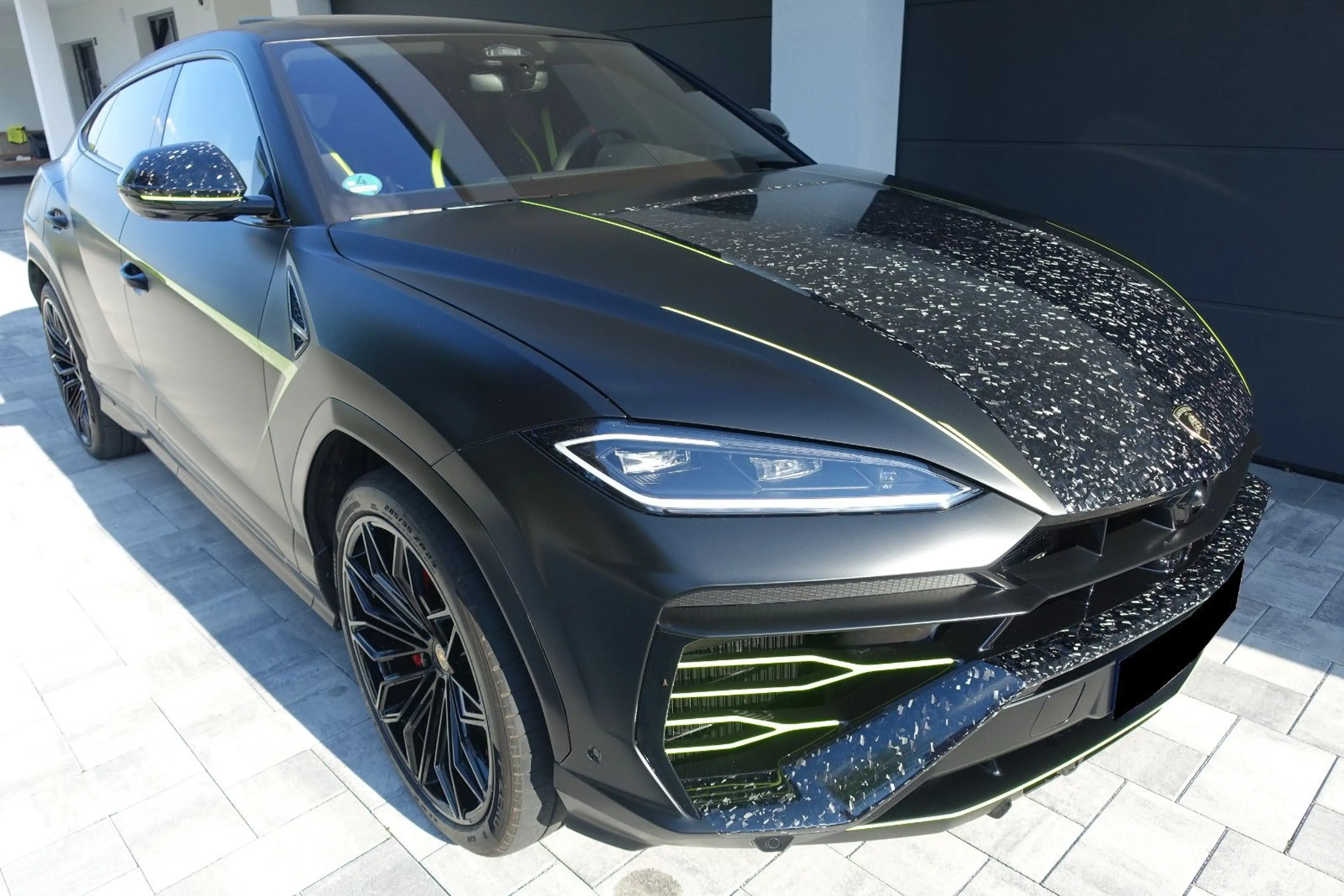 Lamborghini Urus 4.0 V8 PHEV SE B&O PANO CARB 360° DARK-PACK — photo 2
