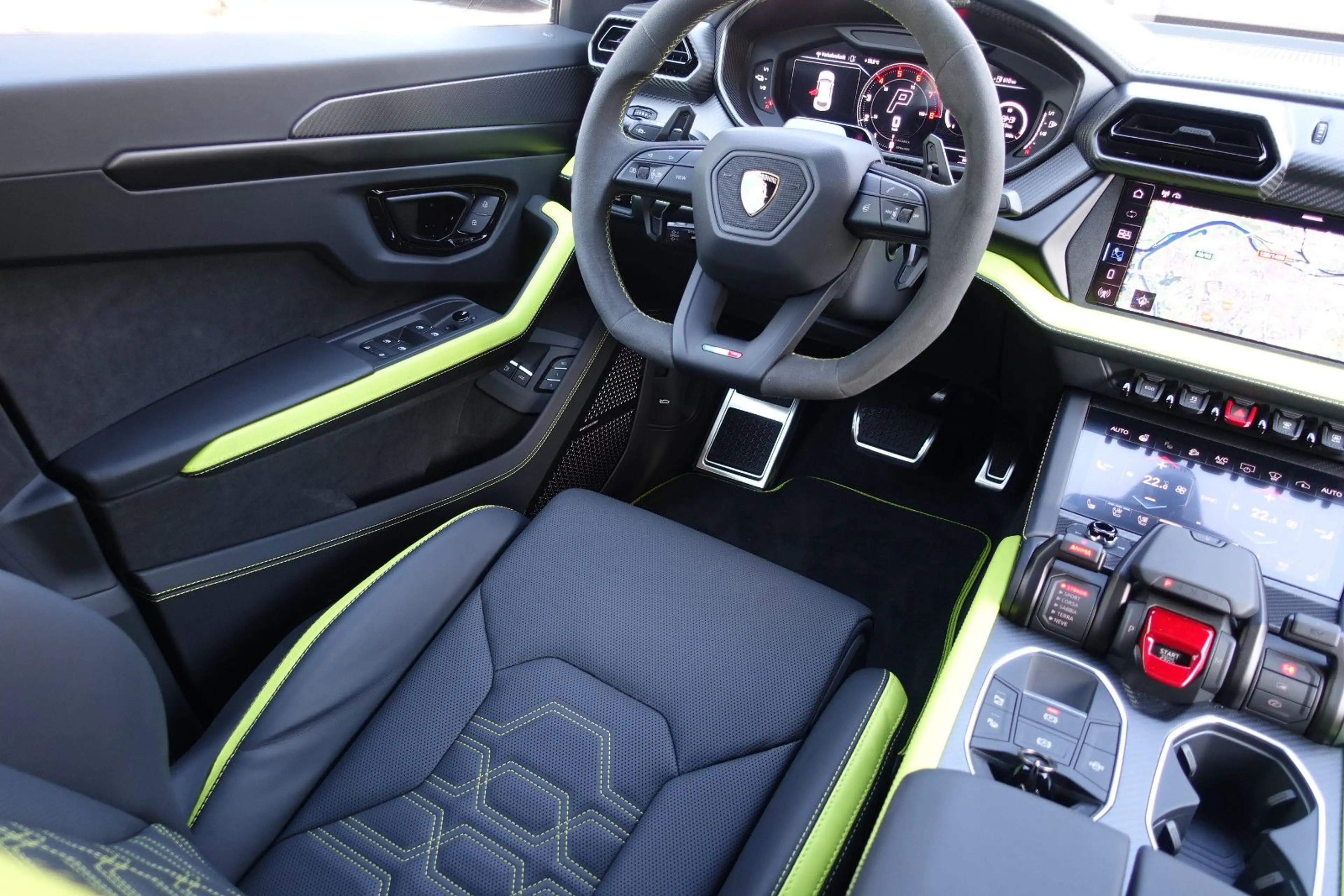 Lamborghini Urus 4.0 V8 PHEV SE B&O PANO CARB 360° DARK-PACK — photo 7