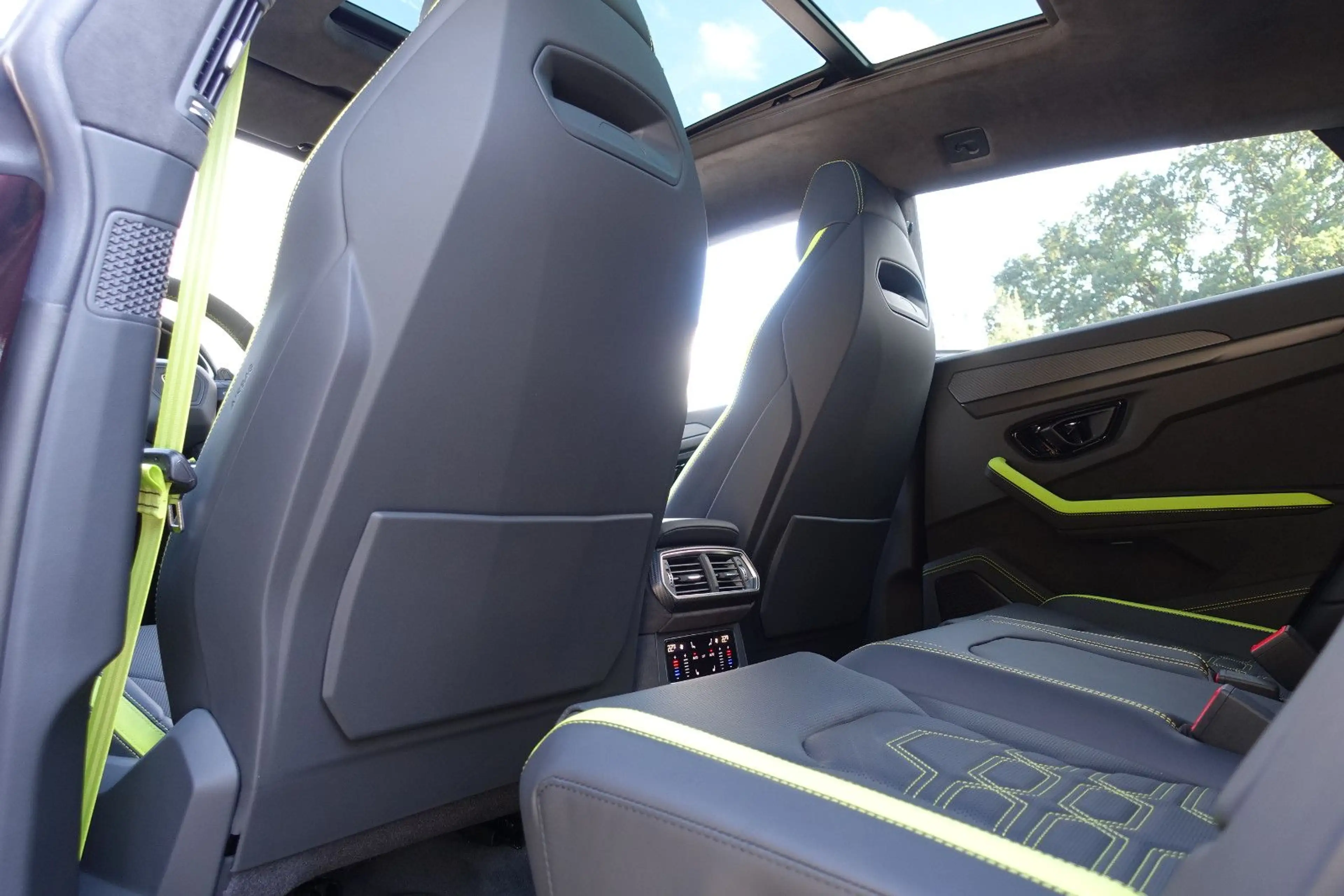 Lamborghini Urus 4.0 V8 PHEV SE B&O PANO CARB 360° DARK-PACK — photo 13