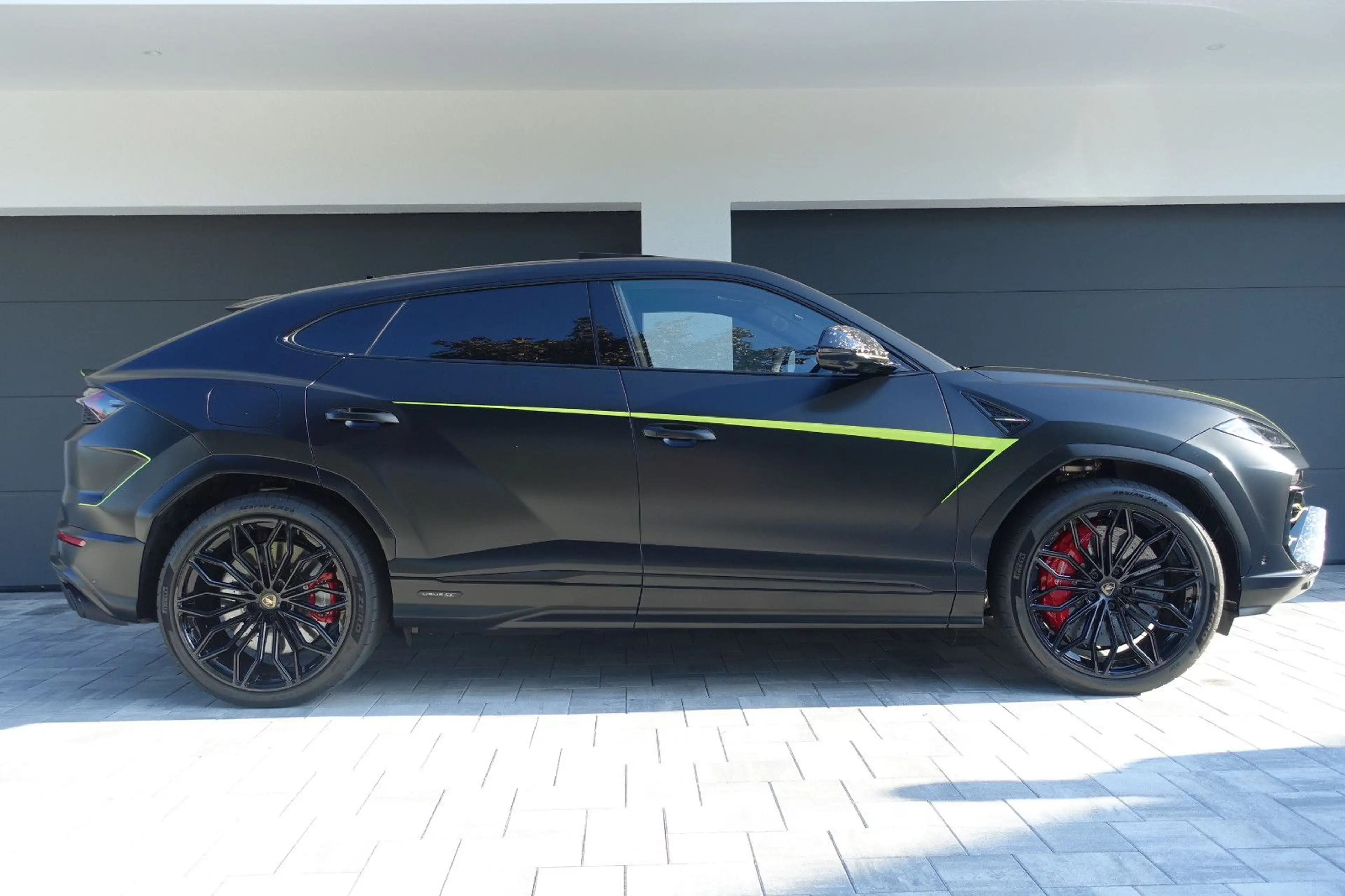 Lamborghini Urus 4.0 V8 PHEV SE B&O PANO CARB 360° DARK-PACK — photo 19