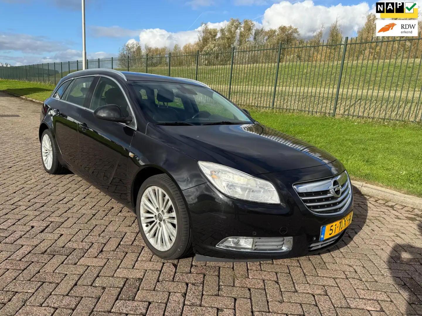 Opel Insignia Sports Tourer 1.4 Turbo EcoFLEX Business Edition Zwart - 1