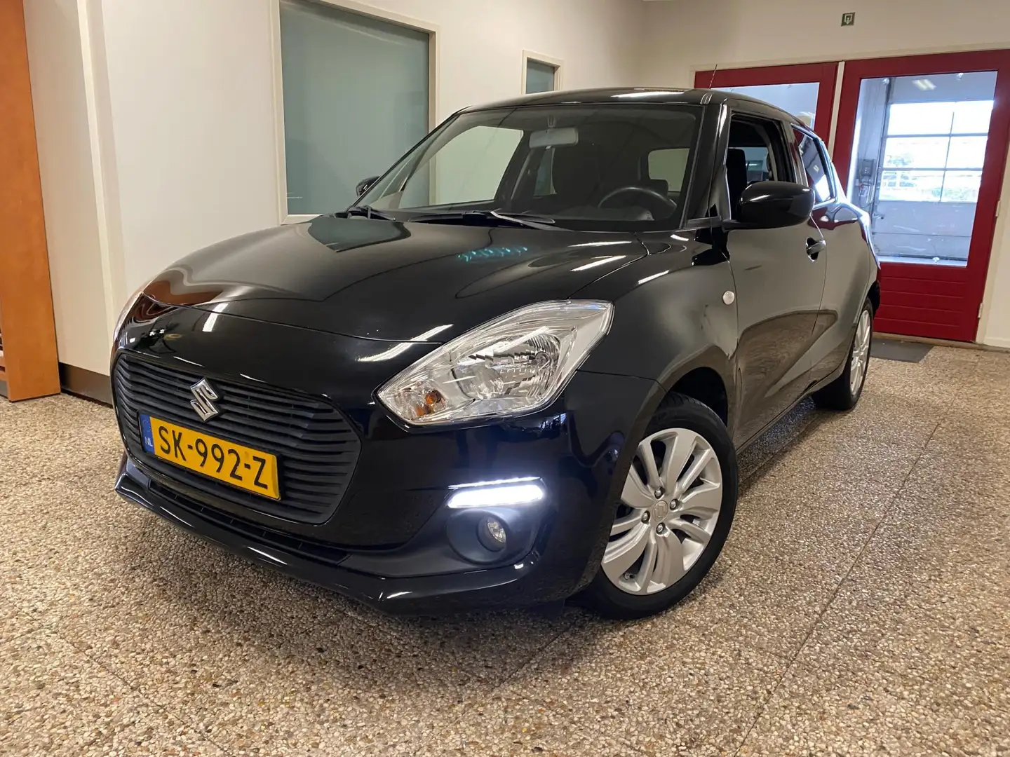 Suzuki Swift 1.2 Select | Navi | Carplay Zwart - 1